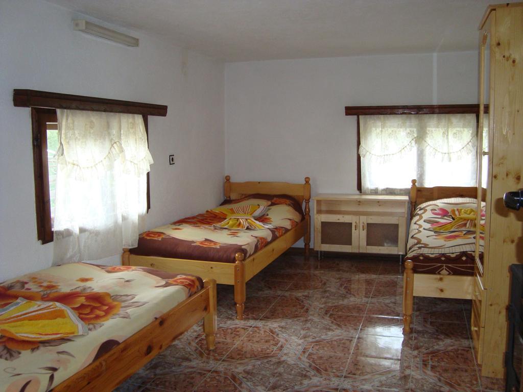Kuma Lissa Guest House Kozhari Bilik gambar